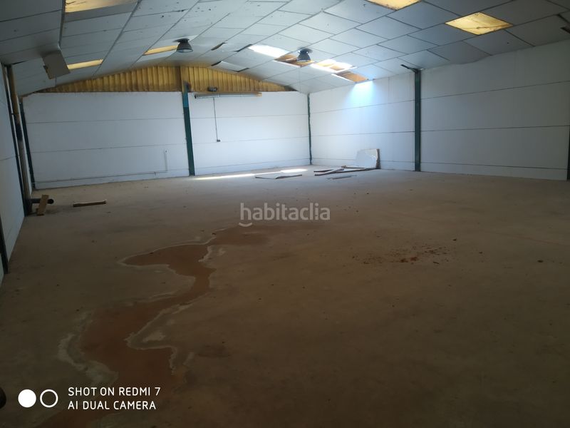 Foto 8c7d0927-e2fb-4617-ac78-97242dccc91c. Nau industrial a Baza