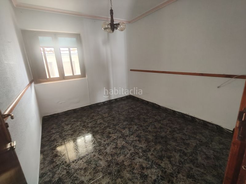 Foto 317a7aaf-c4b0-4406-baea-a1b81f6da0b0. Casa amb xemeneia a Baza