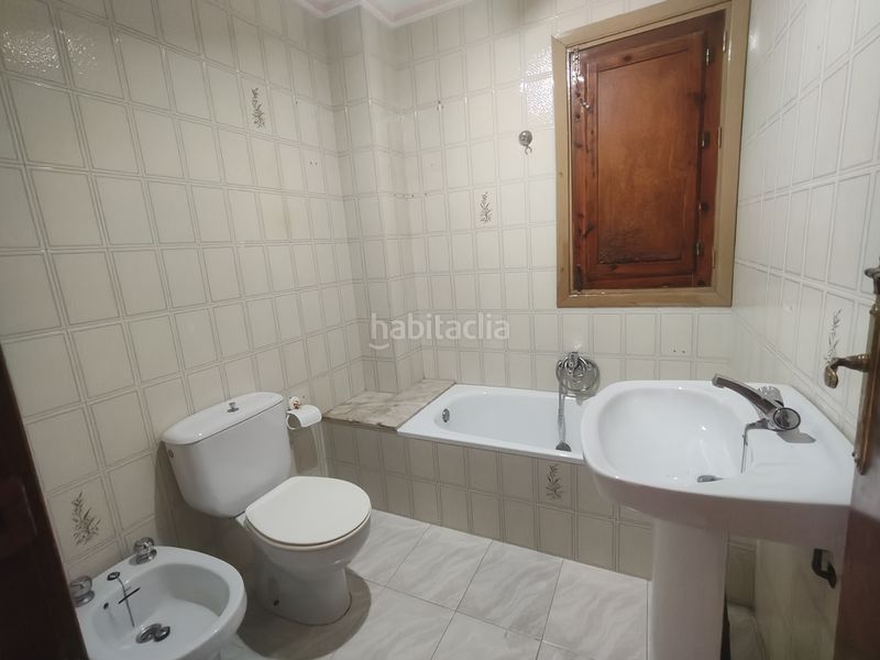 Foto 84ff6ff8-2600-481a-b34c-877fac895eb0. Casa amb xemeneia a Baza