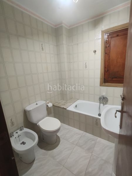 Foto b3c6f499-5de9-4b22-80a3-468cc459092a. Casa amb xemeneia a Baza