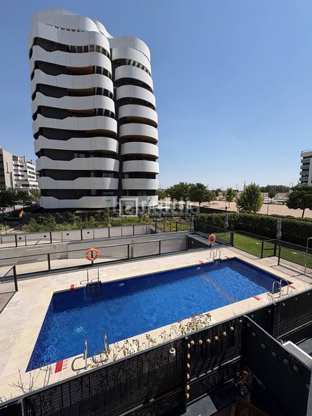 Foto 1a2b8585-4cea-4652-b6ef-b650c8833d6c. Pis amb piscina a El Cañaveral Madrid