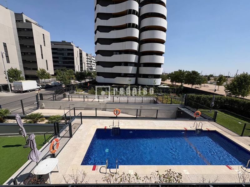Foto f53924cc-c07b-43cd-be21-5418e5221897. Pis amb piscina a El Cañaveral Madrid