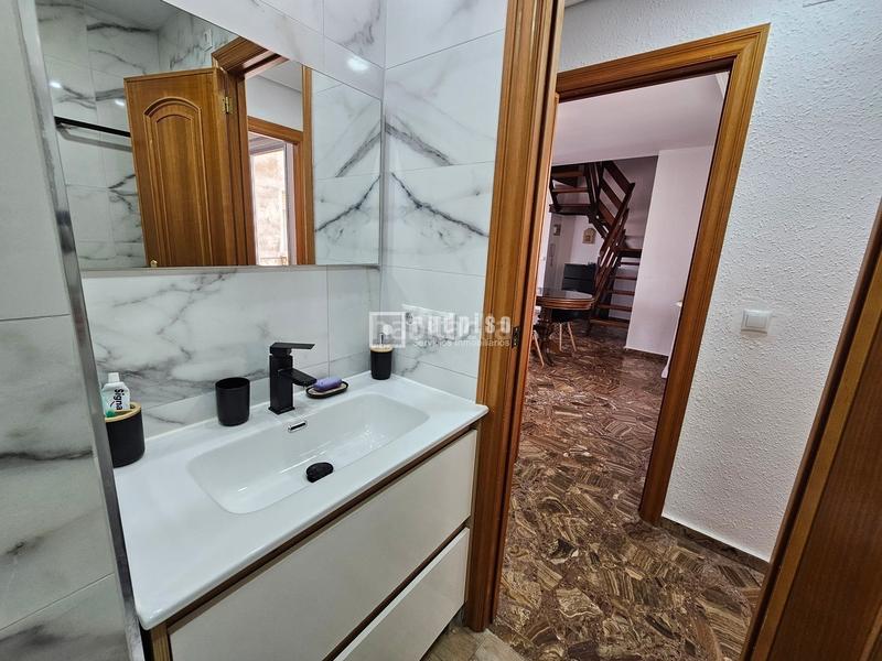 Foto 83f73aa0-3ebe-451b-858c-a5a83db11131. Duplex in Aldaia