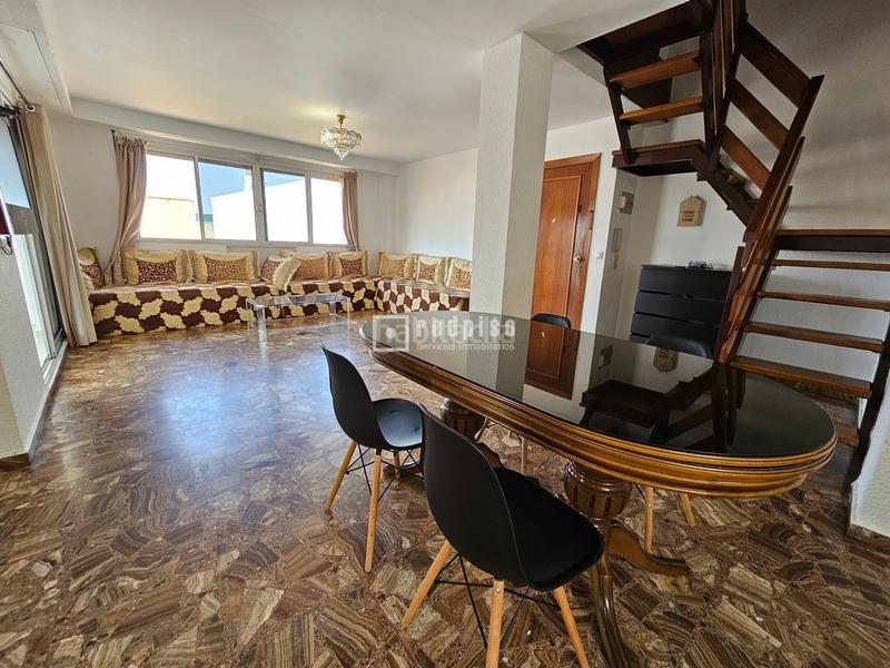 Foto cf2f6b7b-cad1-4f66-9992-29bd8e108691. Piso duplex con terraza en Aldaia