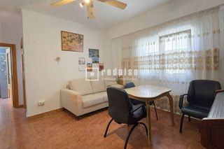 Etagenwohnung in Avenida de la Paz. Piso esquinero con gran potencial