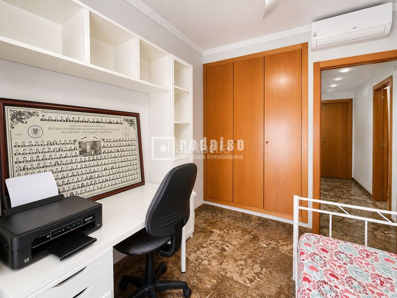 Foto ffe4e4cb-8382-4194-ae58-cdeefa5455b2. Xalet amb calefacció aparcament a Centro Xirivella