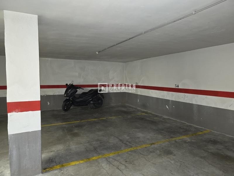 Foto 2bd46426-e2de-42a7-b7cf-decdac5a7884. Aparcament cotxe a Centro Xirivella