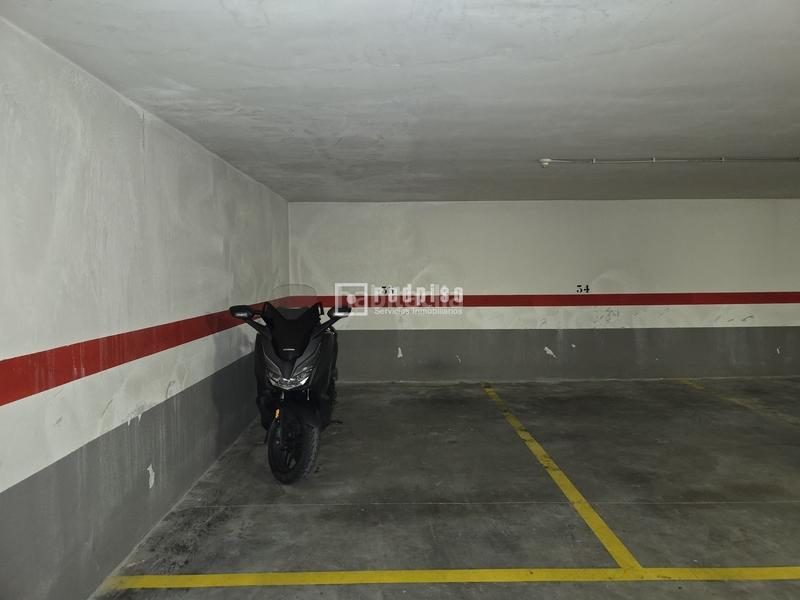 Foto b0bc09a9-96a4-4236-8f21-962ad1264fd9. Aparcament cotxe a Centro Xirivella