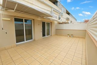 Pis a Pallejà. Planta baja con terraza a nivel de 25m2