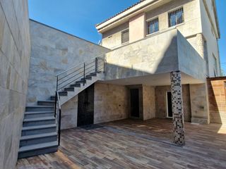 Casa a schiera in Sant Vicenç dels Horts. Exclusiva vivienda con acabados de primera calidad