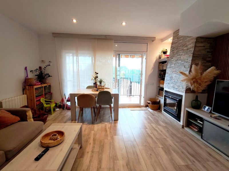 Foto 4354a653-6bf2-4f08-8a1b-c83b1e0462e7. Casa adossada amb calefacció aparcament a Castellbisbal