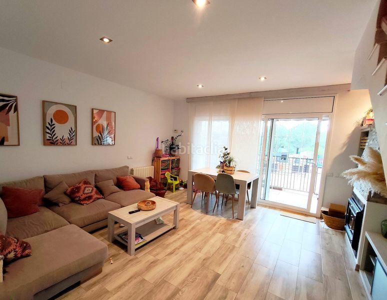 Foto a60c3026-9a55-41b0-b588-0b4d18546de8. Casa adossada amb calefacció aparcament a Castellbisbal