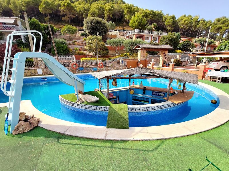 Foto 133ac8cb-98e9-4498-8388-38066fb492ba. Casa amb calefacció aparcament piscina a Torrelles de Llobregat