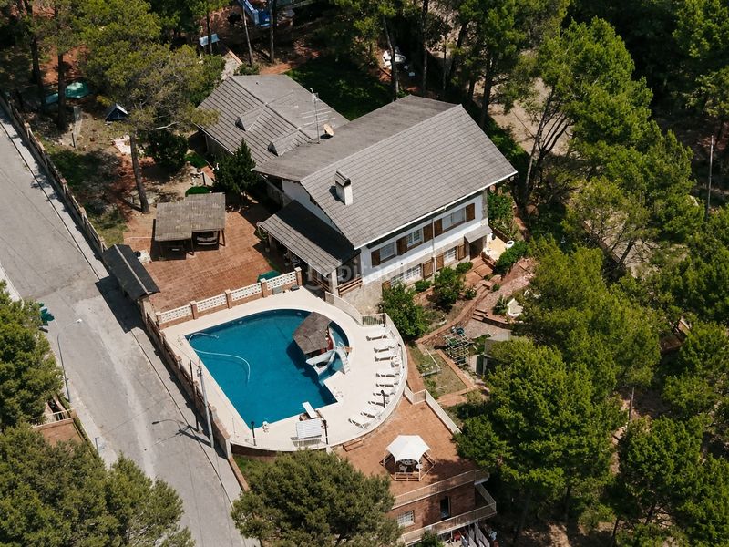 Foto 43d13c67-93c2-41a7-bbd1-76b76af1ccca. Casa amb calefacció aparcament piscina a Torrelles de Llobregat