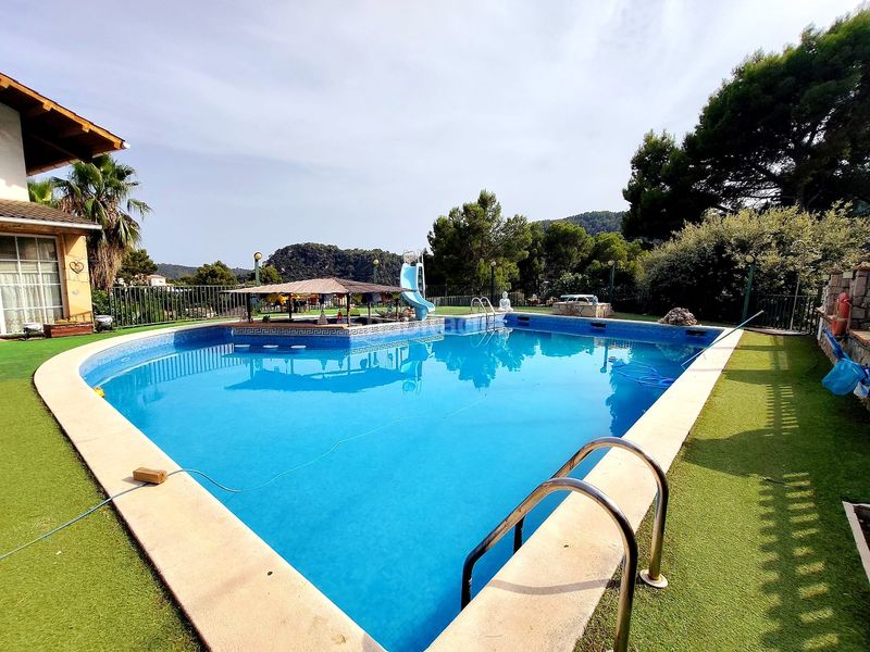Foto 58557939-66cf-41ad-bd80-5e8bd07ad020. Casa amb calefacció aparcament piscina a Torrelles de Llobregat