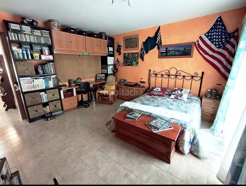 Foto 8aa0feb2-bdaa-4f7e-9d67-039a6001d9fb. Casa amb calefacció aparcament piscina a Torrelles de Llobregat