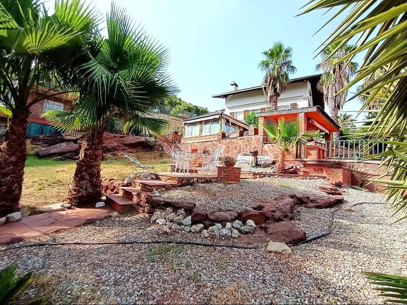 Foto 8f48db84-52ce-4e0b-a30f-3748225f8a97. Casa amb calefacció aparcament piscina a Torrelles de Llobregat