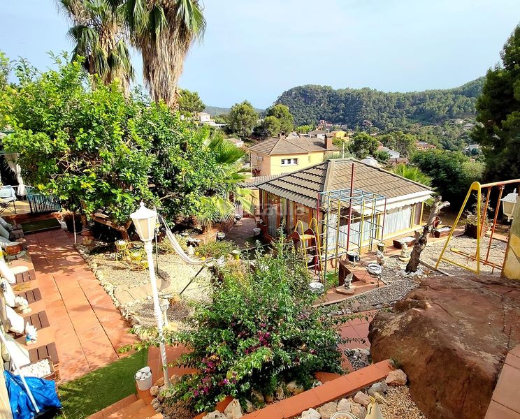 Foto bd4134c0-87e7-4a41-834b-3201955c7dc6. Casa amb calefacció aparcament piscina a Torrelles de Llobregat