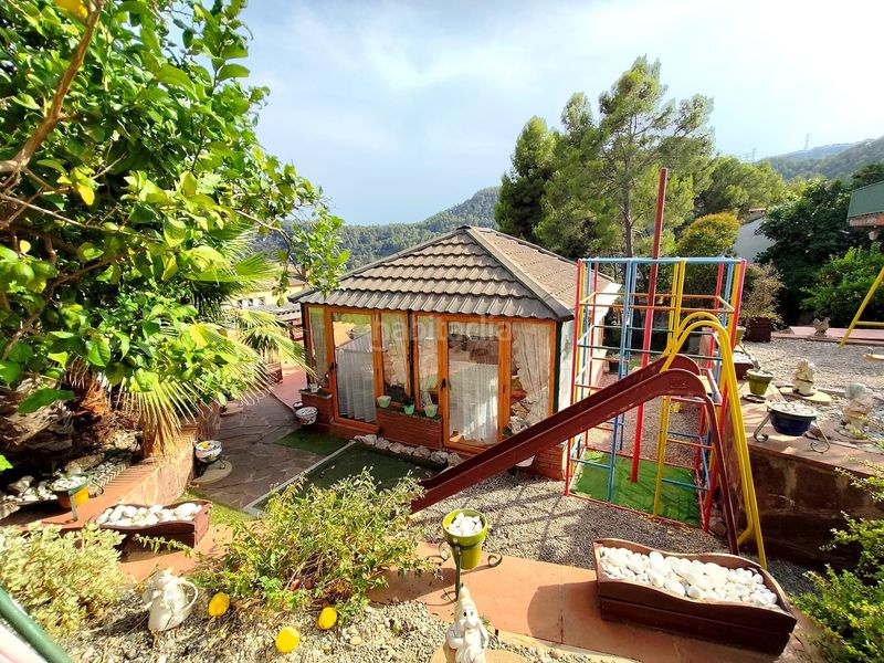Foto c3f3f22e-8611-4457-bc6f-5d52303e4415. Casa amb calefacció aparcament piscina a Torrelles de Llobregat