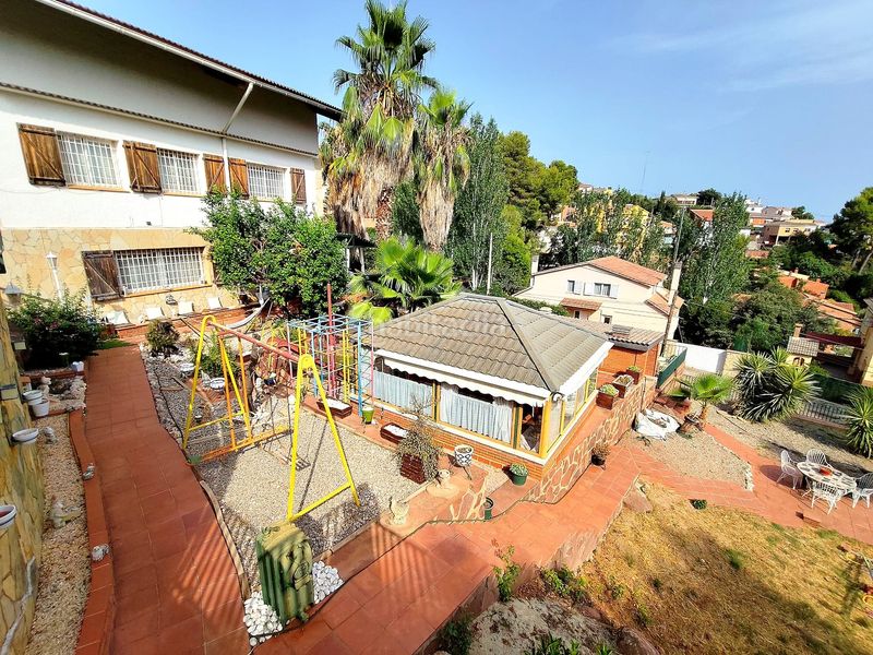 Foto cf4a9946-2a14-451b-819f-a801c6ff90c6. Casa amb calefacció aparcament piscina a Torrelles de Llobregat
