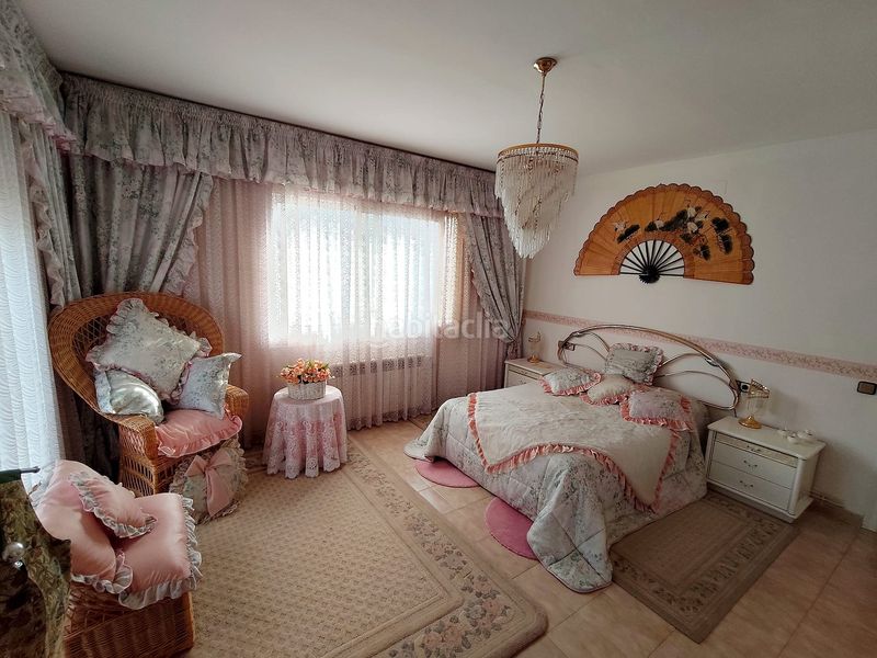 Foto f58577b1-735f-471d-ae02-70eb609560a8. Casa amb calefacció aparcament piscina a Torrelles de Llobregat