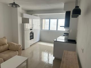 Rent Flat in Calle santa rosalía 11. Alquiler a estudiantes