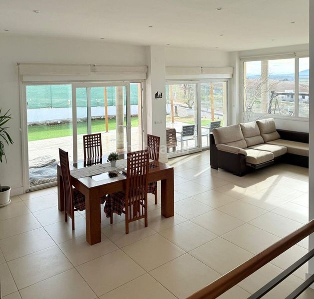 Foto 0a666302-02d9-4ef2-bcbe-ccbe8d1786f8. Xalet a avenida del aguila real 116 a Layos