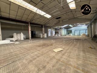 Rent Industrial building  Calle del bronce