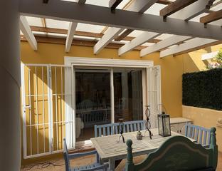 Casa adossada a Montebello - Nou Espai. Este acogedor chalet adosado, ubicado en una urbanizacioacuten m