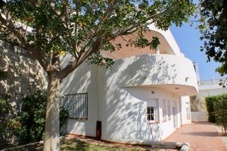 Maison à Poble Nou-Montiboli. Chalet independiente en zona tranquila de villajoyosa distribuid