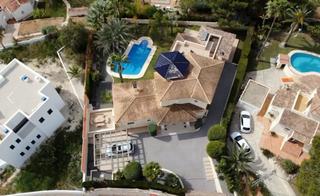 Casa a Cala Advocat-Baladrar. Villa de lujo de 464 m2 construidos situada en una parcela de 11