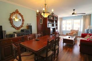 Etagenwohnung in Playa Poniente. Este piso se encuentra a tan solo 200m de la playa de poniente d
