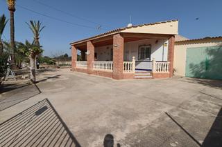 Masia a Juzgados - Plaza de Toros. Esta encantadora casa de 120 msup2 estaacute ubicada en una parc