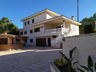 Casa a Sierra Helada. Zona residencial de alto standing. a poca distancia de la playa.