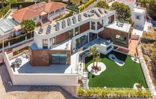 Casa a Urbanizaciones. La villa zen infinity es una obra maestra de la arquitectua mode