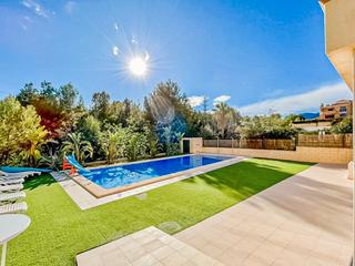 Casa a Montebello - Nou Espai. Presentamos este distinguido chalet independiente, distribuido e