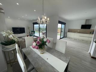 Casa a Escandinavia-Cautivador. Descubre esta espectacular villa moderna en una tranquila zona r