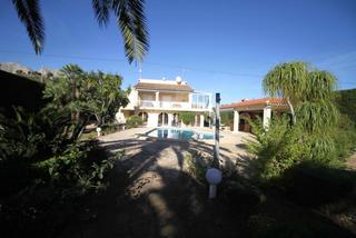 House in Montebello - Nou Espai. Impresionante villa de estilo mediterraacuteneo situada en una a