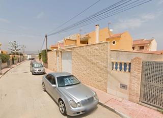 Towny house in Calle islas baleares 46. Oportunidad de inversión!