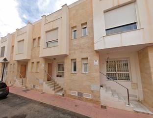 Casa adosada en Calle sor francisca de paula 30. Oportunidad de inversión!