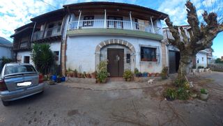Casa a Hazas de Cesto. Gran finca urbana en hazas de cesto: casa + anexos (400 m² const