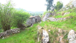 Masia a Barrio mortesante 17. Bonita cabaña de piedra independiente