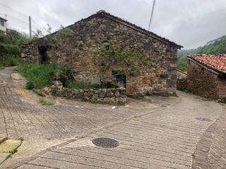 Edificio in Barrio pumares 98a. Gran casona de piedra en lamasón – ideal inversión turística en