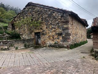 Gebäude in Barrio pumares 98a. Gran casona de piedra en lamasón – ideal inversión turística en