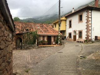Edificio en Barrio pumares 98a. Gran casona de piedra en lamasón – ideal inversión turística en