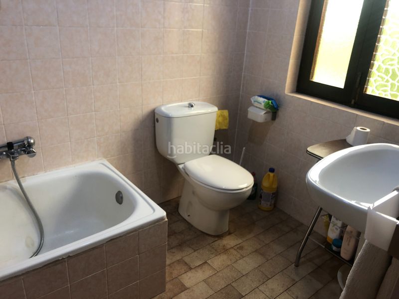 Foto 271339ae-1b25-46f6-96a5-e579985657ac. Casa amb xemeneia calefacció aparcament a Corvera de Toranzo