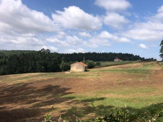 Bauernhof in N/a. Se vende cabaña de piedra con terreno en parbayon