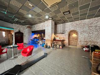 Local commercial  Carrer radiofonista raul alvarez anton. Se vende local