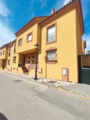 Semi detached house in Calle prolongación calvario 28. Venta de casa unifamiliar en los barrios (cádiz) – urbanización