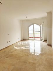 Planta baja  Avenida sierra morena 47. Piso de 3 dormitorios con vistas al peñón, terraza, piscina y 2